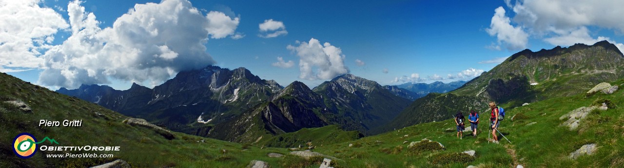 30 Panoramica sul percorso di salita e monti circostanti.jpg